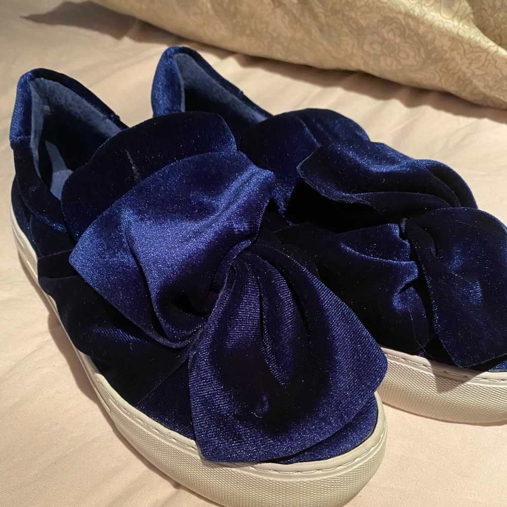 J/Slides in blue size 6